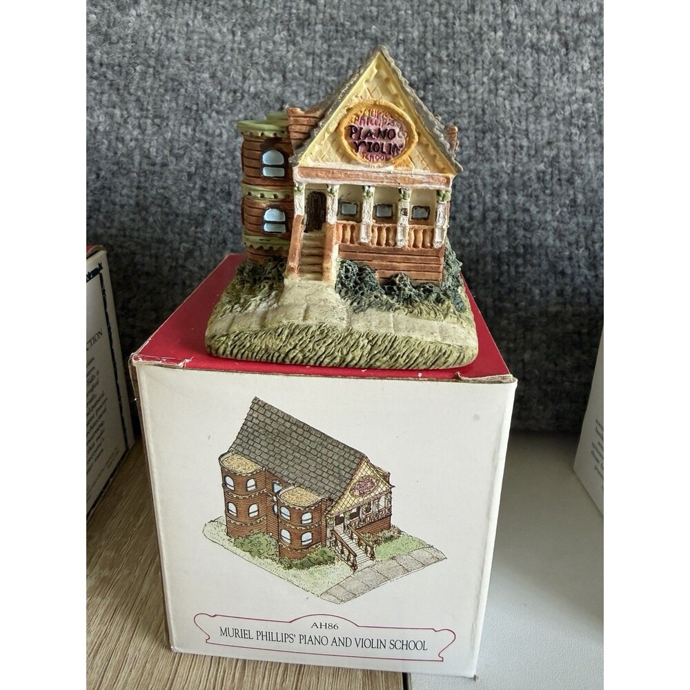 VTG FALLS VILLAGE/AMERICANA COLLECTION w/BOXES- 17 available, 100$ - Picture 8 of 16